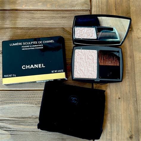 Lumiere Sculptee de Chanel Highlighting Powder.